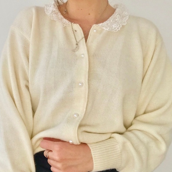 Vintage Sweaters - Vtg Lace Collar Cream Cardigan